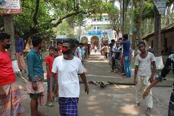 গোবিন্দগঞ্জ সরকারি কলেজকে চিকিৎসা কেন্দ্র না করার দাবিতে মানববন্ধন