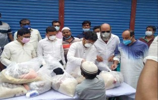 ভাঙ্গায় ৯ শত পরিবারের মাঝে এমপি নিক্সন চৌধুরীর খাদ্য সামগ্রী বিতরণ  
