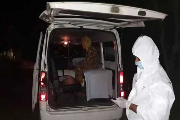 করোনা সন্দেহে মাকে জঙ্গলে ফেলে গেলেন সন্তানরা 