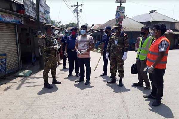 করোনা রোধে সালথায় সেনাবাহিনী-পুলিশের টহল জোরদার