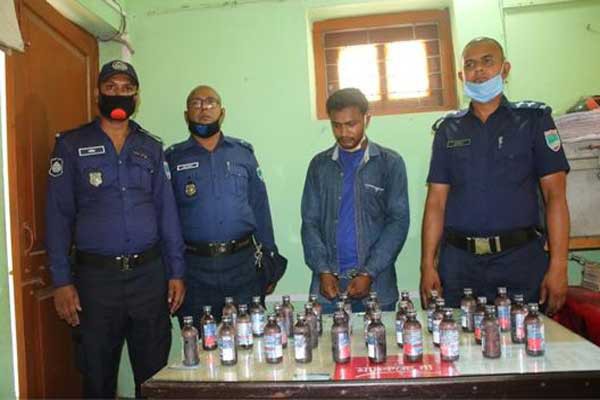 তালায় ৩০ বোতল ফেনসিডিল সহ আটক ১