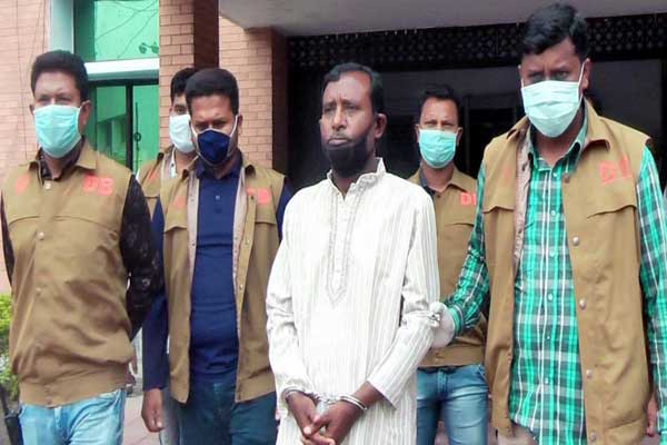নাটোরে কৃষকে পেটানো সেই চেয়ারম্যান গ্রেপ্তার