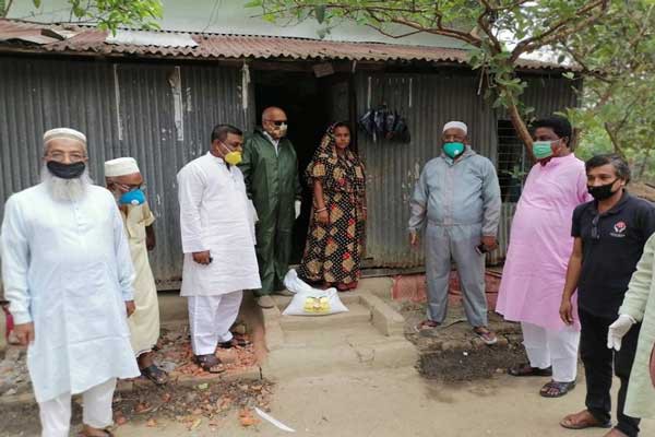 সাড়ে ৫ হাজার পরিবারের মাঝে এমপি ফারুক খানের খাদ্য সামগ্রী বিতরণ
