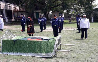 চরভদ্রাসনে শফিউদ্দিন খালাশীর রাষ্ট্রীয় মর্যাদায় দাফন