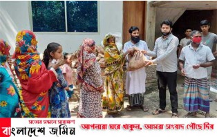 সালথায় যুবলীগ নেতার খাদ্যসামগ্রী বিতরণ