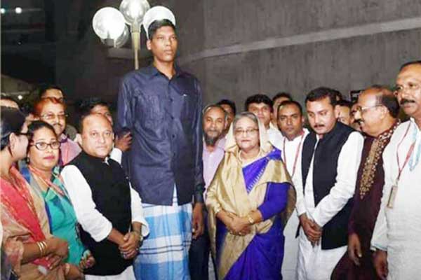 ৮ ফুট ২ ইঞ্চির সেই দীর্ঘমানব জিন্নাত আলী আর নেই