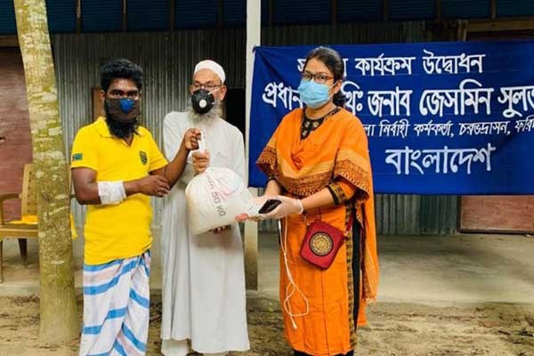 চরভদ্রাসনে বেসরকারি ভাবে একশত পরিবারকে সহায়তা প্রদান