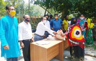 সাতক্ষীরার তালায় ৮০টি প্রতিবন্ধী পরিবারের মাঝে খাদ্য সামগ্রী বিতারণ