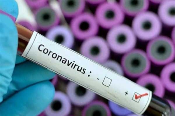 জড়িয়ে ধরে করোনা রোগী বললেন, 'আমিও মরব-তুইও মর'