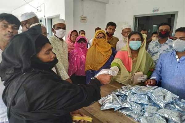 জেলা প‌রিষ‌দ সদস্যের নেতৃত্বে শিবচ‌রের ৩‌টি ইউ‌নিয়‌নে শিশু খাদ‌্য বিতরণ