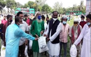 টাঙ্গাইলের গোপালপুরে ৩ হাজার কর্মহীন শ্রমিকের মাঝে খাদ্যসামগ্রী বিতরণ
