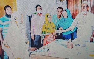 ঘূর্ণিঝড় আম্ফনে ক্ষতিগ্রস্থ ৫০ জনকে নগদ অর্থ বিতারণ