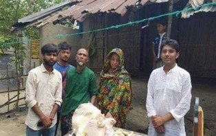 ঈদের দিনে চুলা জ্বলেনি ভ্যান চালকের, উপহার পেয়ে কেঁদে ফেললেন জব্বার