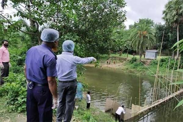 সালথায় কুমার নদীতে ভ্রাম্যমান আদালতের অবৈধ বাঁধ উচ্ছেদ