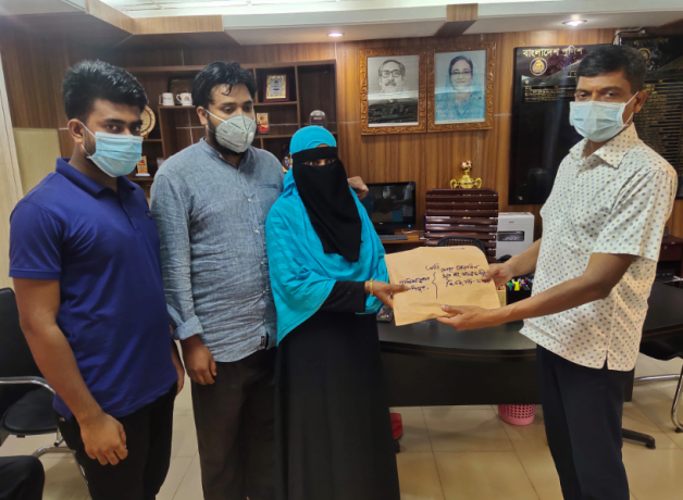 করোনায় মৃত পুলিশ সদস্যের পরিবারকে আর্থিক অনুদান হস্তান্তর