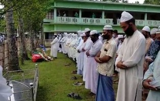 বাবা-মায়ের কবরের পাশে চিরনিদ্রায় শেখ আব্দুল্লাহ
