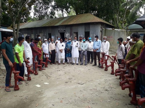 সিরাজগঞ্জ চৌহালীতে এডিপির অর্থানে নলকুপ বিতরণ
