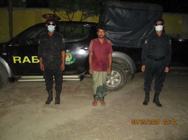 সালথায় ইয়াবাসহ ১ মাদক ব্যবসায়ীকে আটক করেছে র‌্যাব
