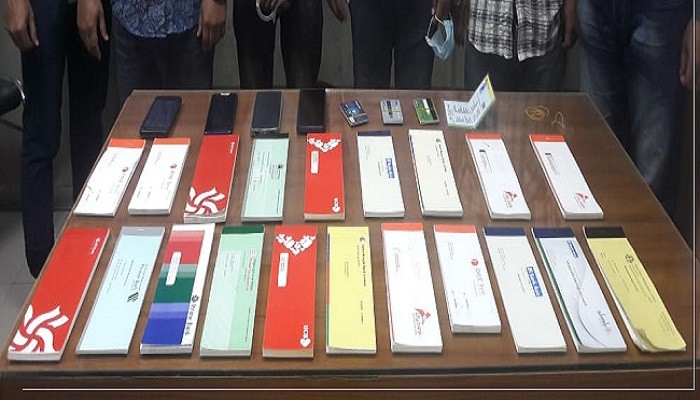 রাজধানীতে আন্তর্জাতিক প্রতারক চক্রের ৪ সদস্য গ্রেফতার