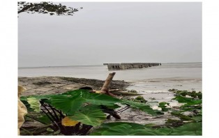 সিরাজগঞ্জে ছোনগাছাতে বাঁধ ধসে যাওয়ায় হুমকির মুখে এলাকাবাসী 