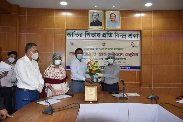 শুদ্ধাচারে সেরা পুরস্কার পেলেন সালথার ইউএনও