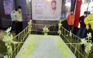 এন্ড্রু কিশোরের শেষকৃত্যানুষ্ঠান শুরু, চলছে প্রার্থনা