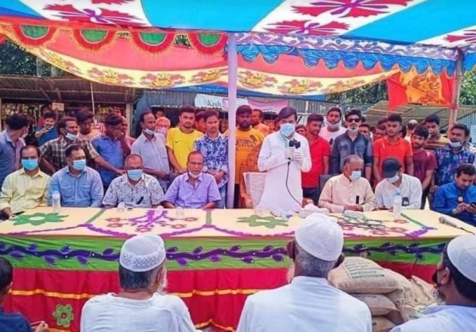 সিরাজগঞ্জে পাঁচঠাকুরীতে বন্যার্তদের মাঝে ত্রাণ সামগ্রী বিতরণ