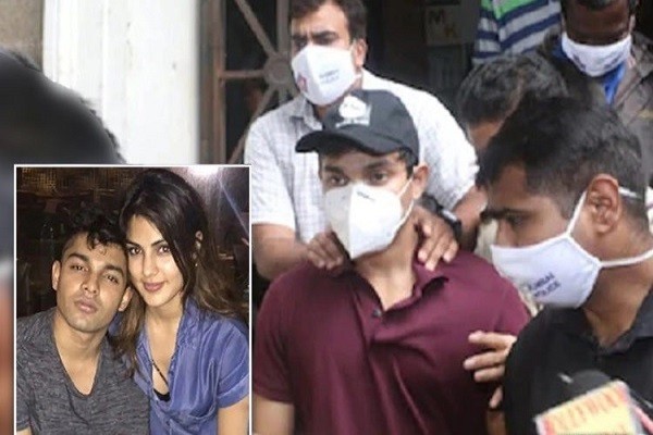 সুশান্তের প্রেমিকা রিয়ার ভাই গ্রেফতার