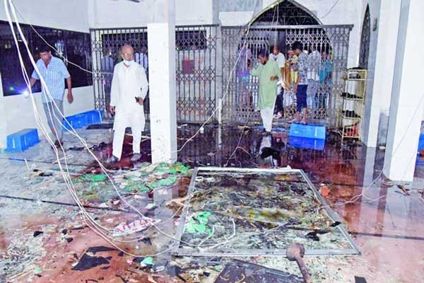মসজিদে বিস্ফোরণে মৃতের সংখ্যা বেড়ে ১২