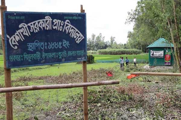 যমুনার ভাঙনে অস্তিত্ব সংকটে ধুনটের দুই বিদ্যালয়