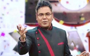 মুসলমান হয়েও পূজা নিয়ে ফেসবুকে পোস্ট দেয়ায় রোষের শিকার মীর