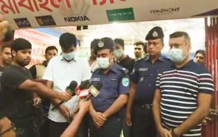 সদরপুর বাজারে মোবাইল গ্যালারী শো-রুমে চুরি হওয়ার ৮ দিনের মাথায় ৩ চোর আটক, বেশ কিছু মোবাইল উদ্ধার