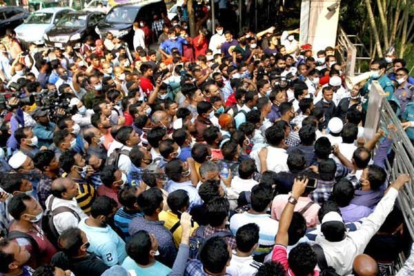 সুনির্দিষ্ট আশ্বাস না পেলে আন্দোলন চালিয়ে যাবেন সৌদি প্রবাসীরা