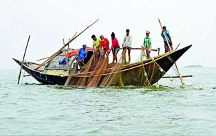 ইলিশ প্রজনন মৌসুমে জেলেদের জন্য সাড়ে ১০ হাজার টন ভিজিএফ চাল বরাদ্দ