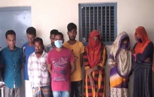 সাতক্ষীরায় তিন নারীসহ ৯ জন সংঘবদ্ধ প্রতারক চক্রকে আটক