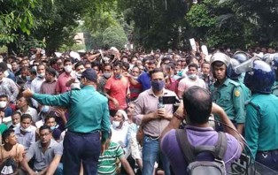 টিকিট প্রত্যাশীদের বিক্ষোভে উত্তাল সোনারগাঁও এলাকা