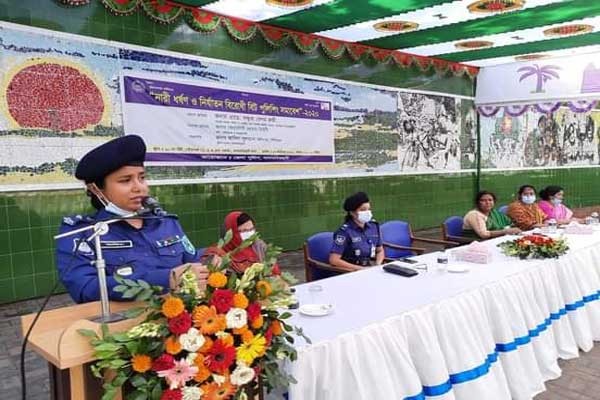 লালমনিরহাটে পুলিশিং সমাবেশ অনুষ্ঠিত হয়েছে