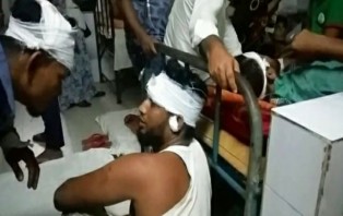 দুই পক্ষের সংঘর্ষে পুলিশসহ অর্ধশতাধিক আহত, ৯০০ জনকে আসামী করে পুলিশের মামলা