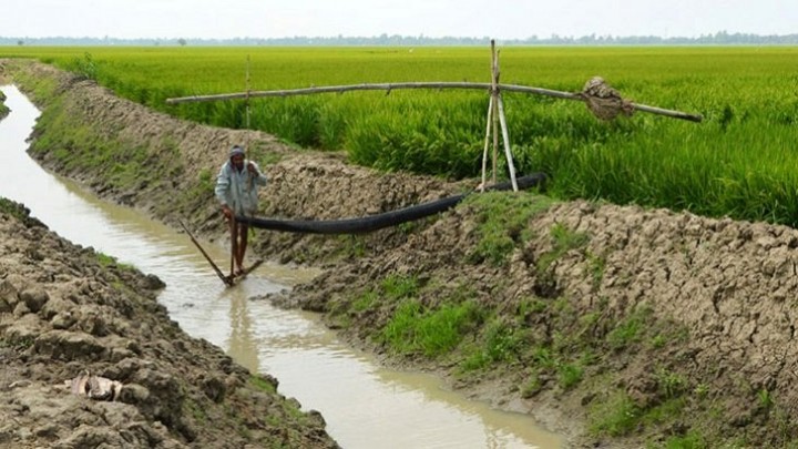 ছয় কর্মকর্তার বিদেশ সফরের প্রস্তাব