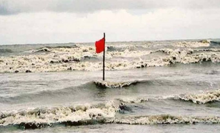 বঙ্গোপসাগরে লঘুচাপ, বন্দরে ৩ নম্বর সতর্কতা