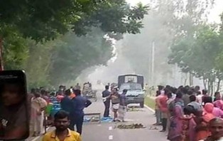 বেলকুচি সমেশপুরে ট্রাক চাপায় বৃদ্ধা নিহত