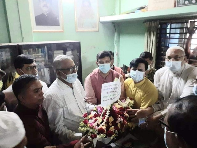 জেলা পরিষদের চেয়ারম্যান ভোলা মাষ্টারের সাথে লাবু চৌধুরীর শুভেচ্ছা বিনিময়