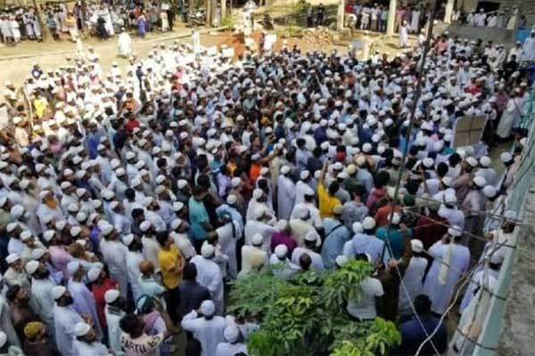 মহানবী হযরত মোহাম্মদ (স.) কে অবমানোনার প্রতিবাদে শিবচরে বিক্ষোভ মিছিল