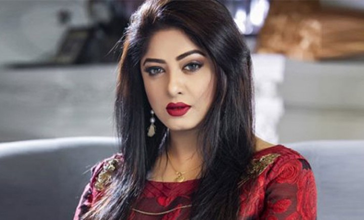 কক্সবাজারে বিশেষ শিশুদের সঙ্গে সময় কাটালেন মৌসুমী