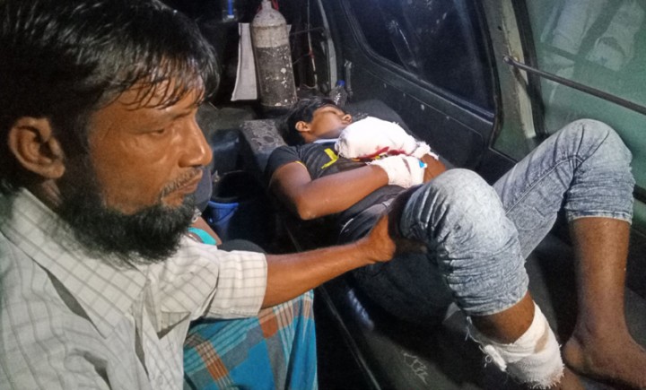 ম্যাচের কাঠি দিয়ে বোমা তৈরির সময় বিস্ফোরণে কিশোর আহত