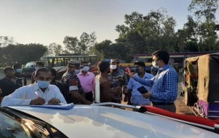 সিরাজগঞ্জে পিপুল বাড়িয়াতে কোভিড-১৯ মোকাবেলায় মাস্ক পরিধান না করায় অর্থদন্ড করলেন এসিল্যান্ড