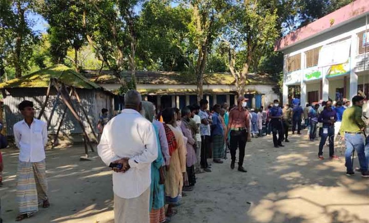 সিরাজগঞ্জে-১ আসনে চলছে ভোটগ্রহণ