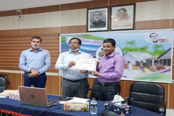দেশ সেরা উদ্যোক্তা নির্বাচিত হলেন গাইবান্ধার কামারজানি ইউডিসি উদ্যোক্তা