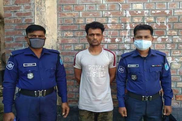 সালথায় মাদক ব্যবসায়ী তারেক ইয়াবাসহ আটক