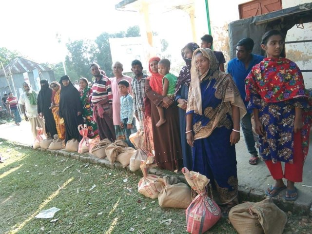 সালথার আটঘর ইউপি চেয়ারম্যান সোহা‌গের নিজস্ব অর্থায়নে চাউল বিতরণ